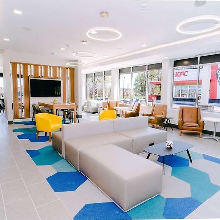 Microtel Inn & Suites By Wyndham Macedon Exterior foto
