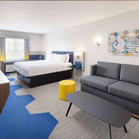 Microtel Inn & Suites By Wyndham Macedon Exterior foto