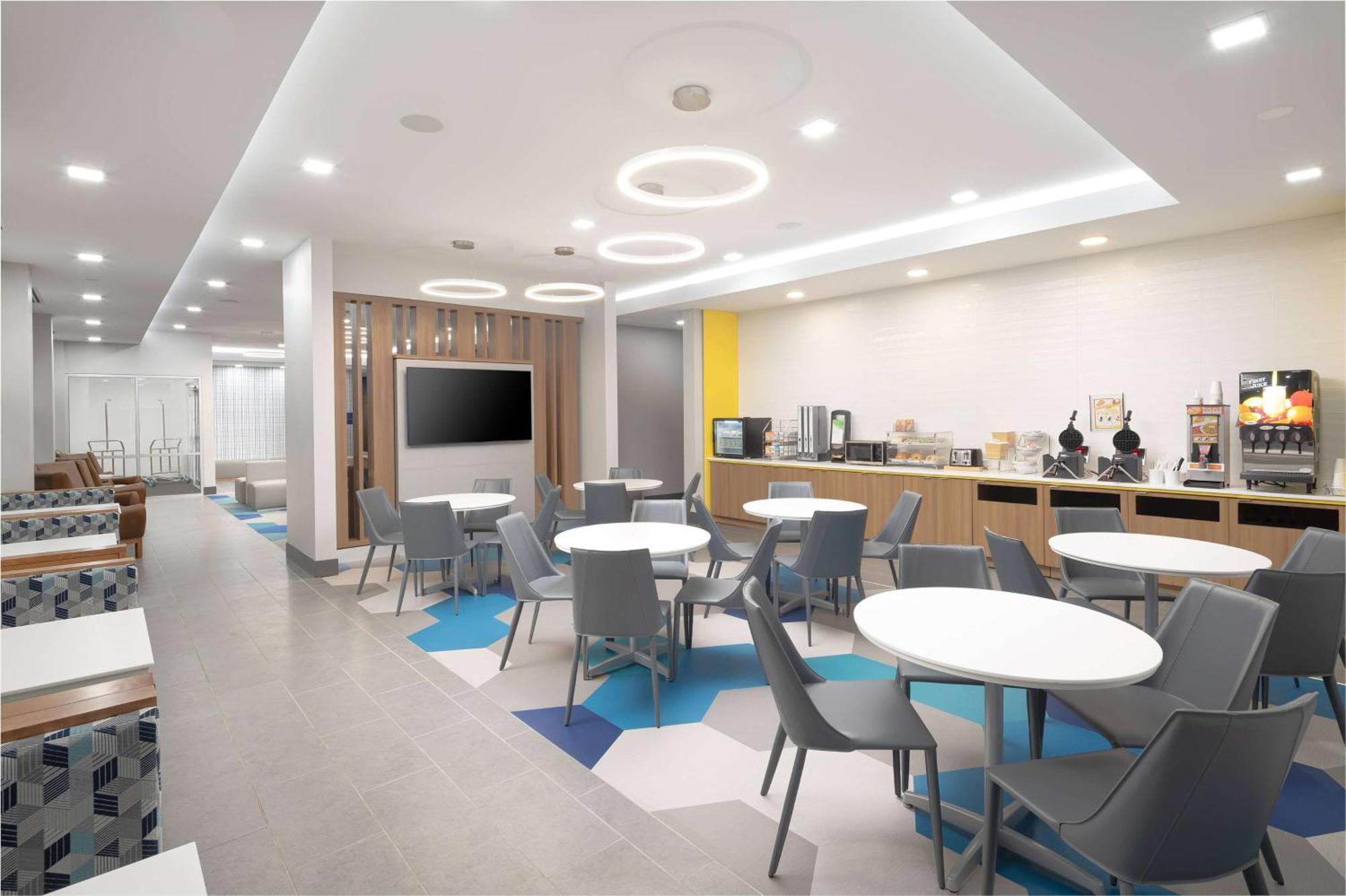 Microtel Inn & Suites By Wyndham Macedon Exterior foto