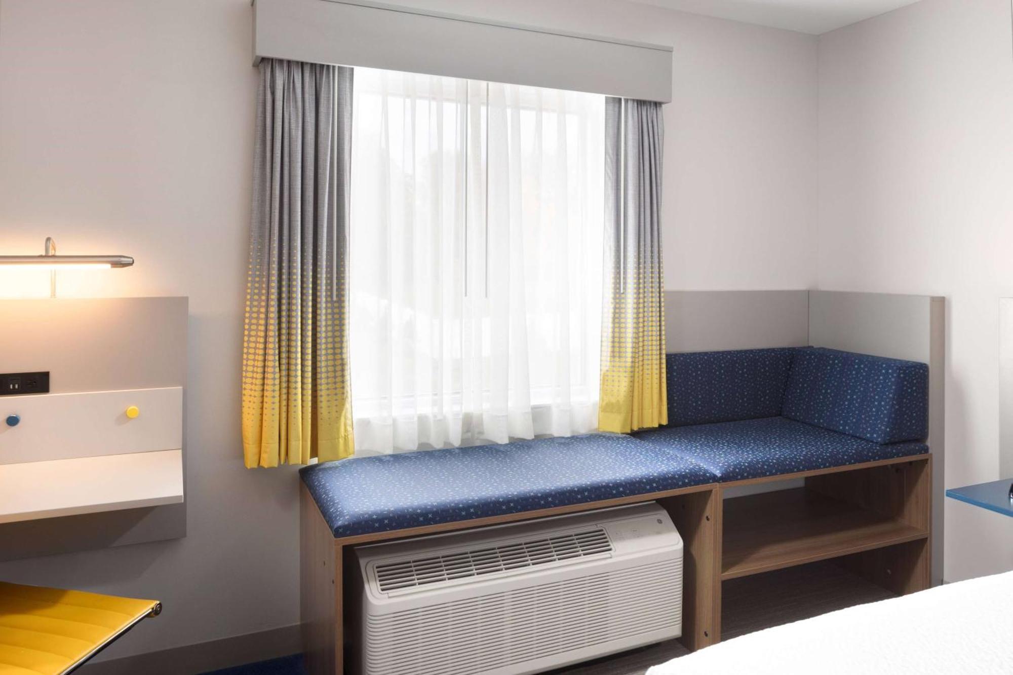 Microtel Inn & Suites By Wyndham Macedon Exterior foto