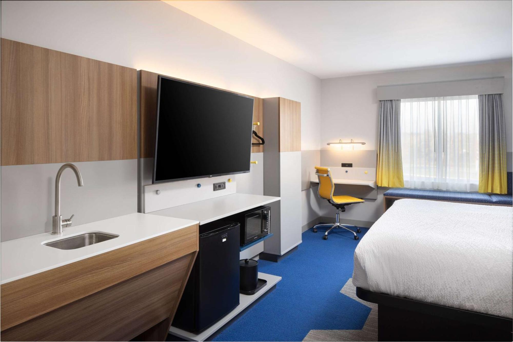 Microtel Inn & Suites By Wyndham Macedon Exterior foto