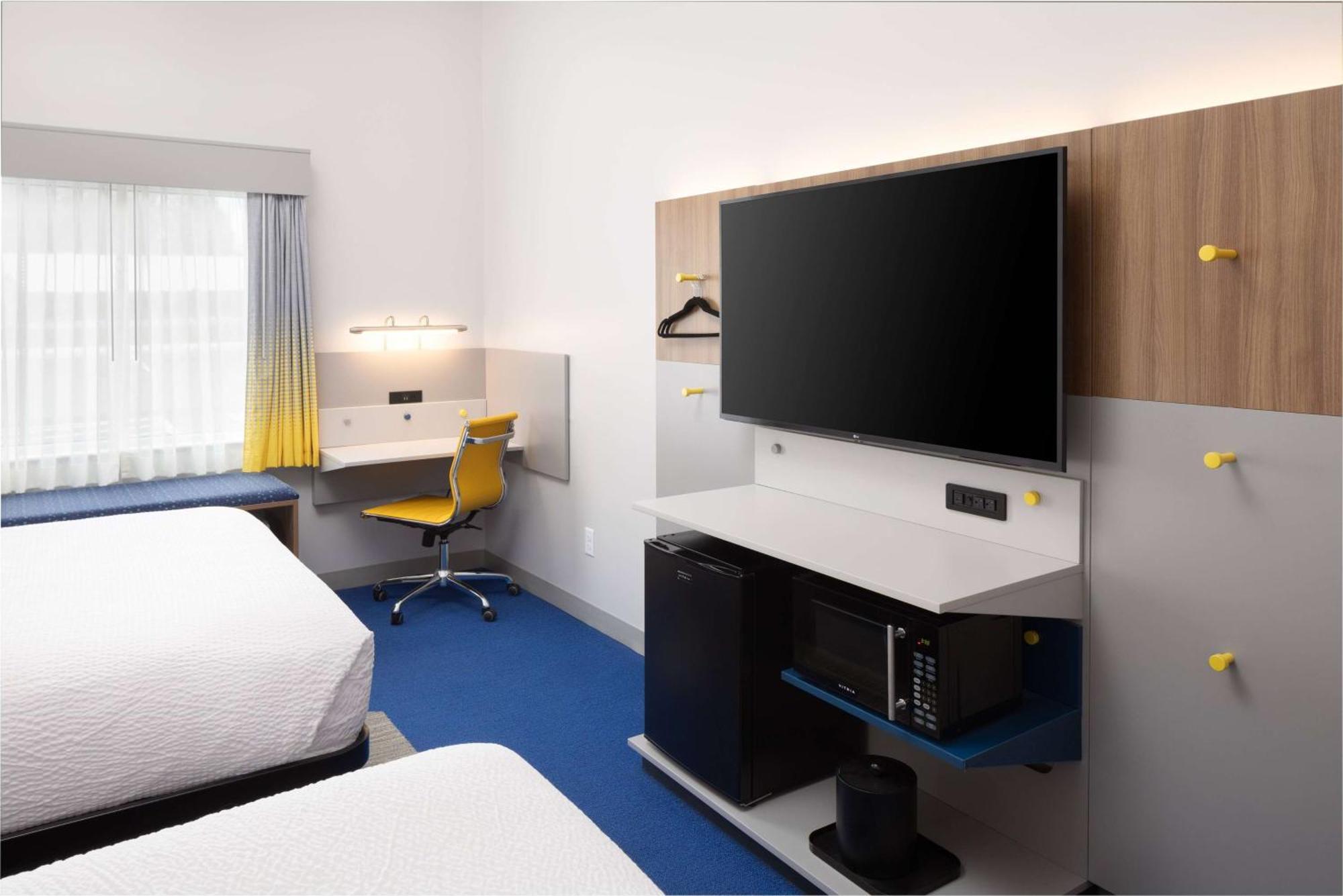 Microtel Inn & Suites By Wyndham Macedon Exterior foto