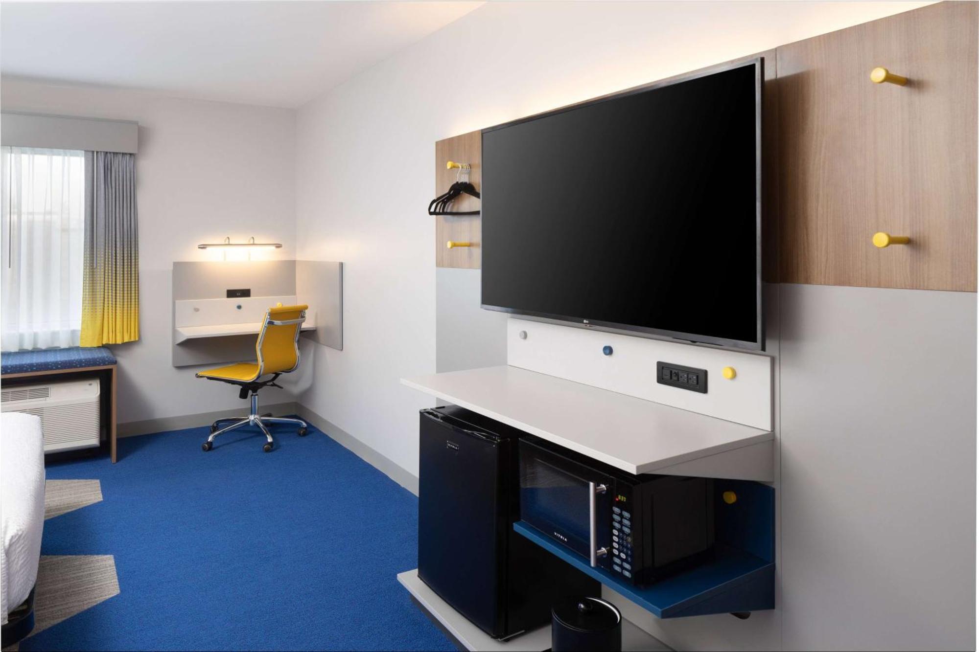 Microtel Inn & Suites By Wyndham Macedon Exterior foto