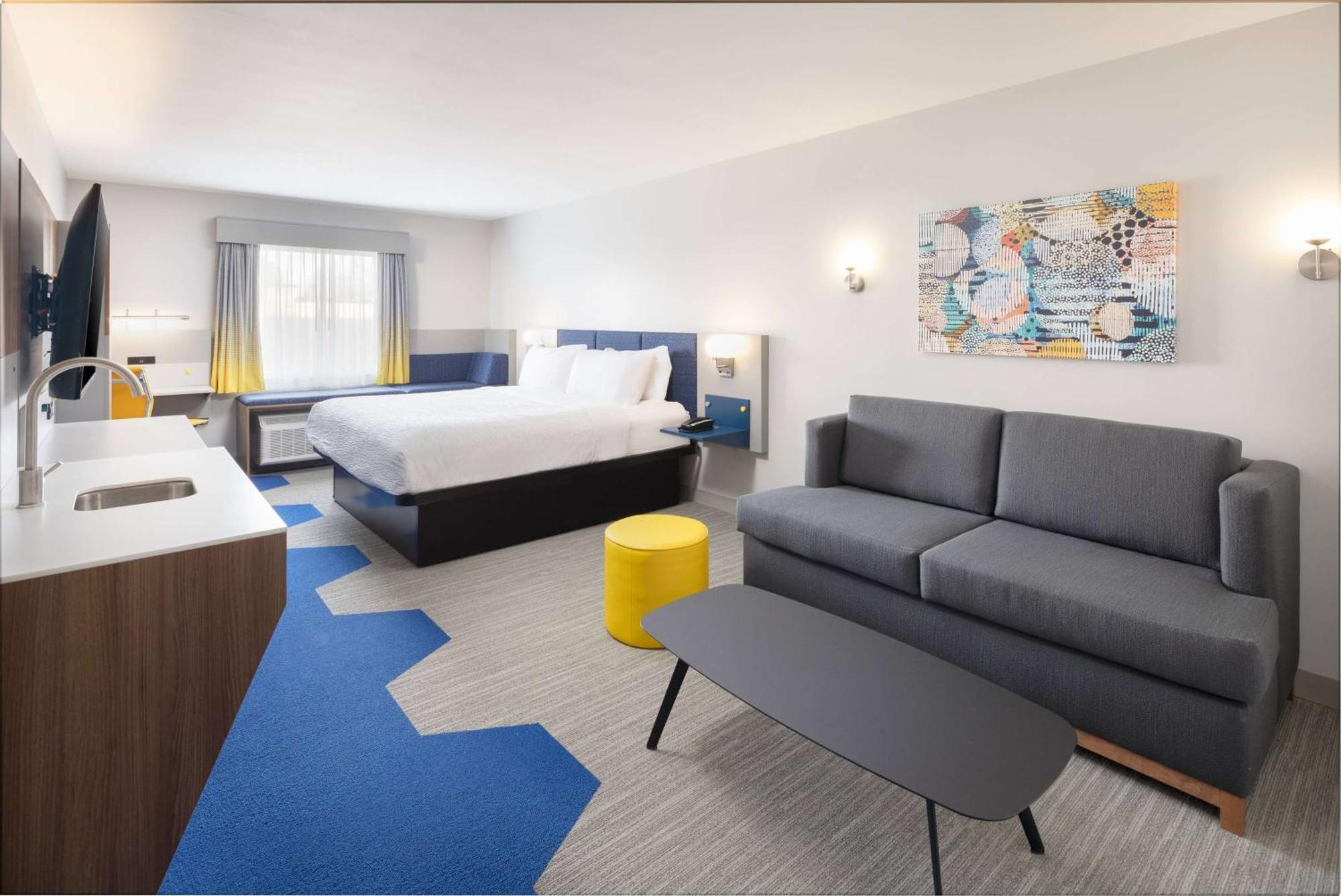 Microtel Inn & Suites By Wyndham Macedon Exterior foto