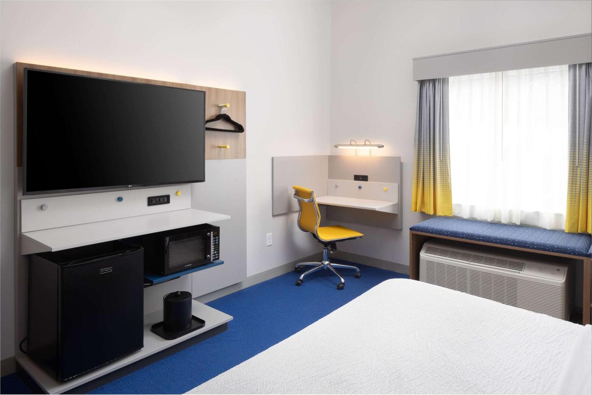 Microtel Inn & Suites By Wyndham Macedon Exterior foto